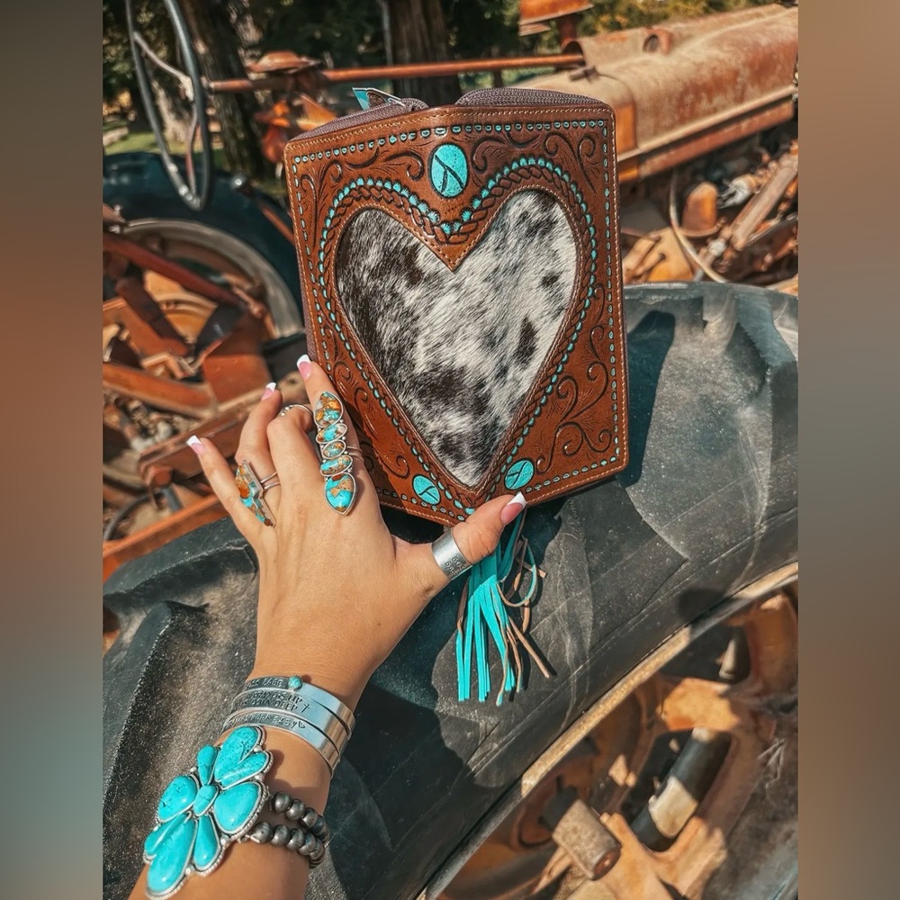 The Heart Throb A Haute Southern Hyde
By Beth Marie Exclusiv